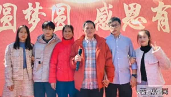 梁志辉给爸妈大红包 弟弟给奶奶买手机 梁志辉是这样到养父母家的！