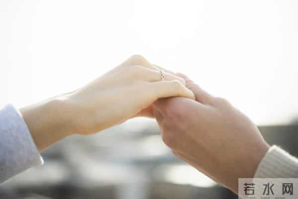 男人要记住，除了自己老婆，外面的女人再好，也要做到“两别”！