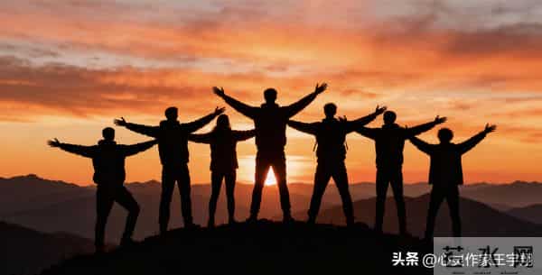 觉醒即翻盘：8条人生公式，助你扎根向上破局