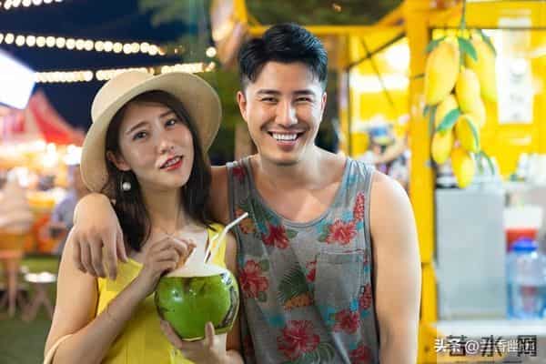 两性：50岁后，女人愿意被你抱，说明这4个心理防线已破防