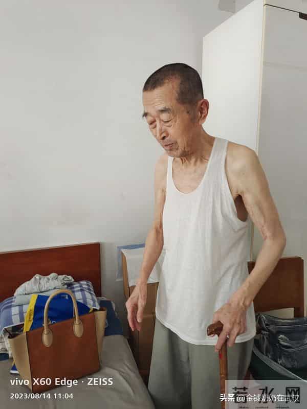 生前竭尽心力托举儿孙，死后也不给儿女添麻烦。