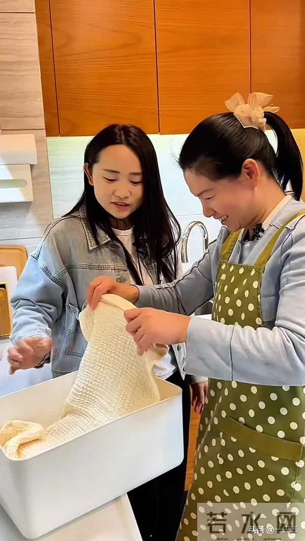 红姐扬言要辞职，小凤怒砸10万，是挽留还是遣散