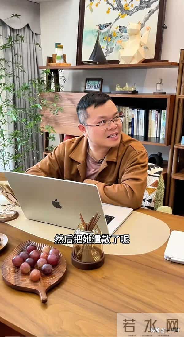 红姐扬言要辞职，小凤怒砸10万，是挽留还是遣散