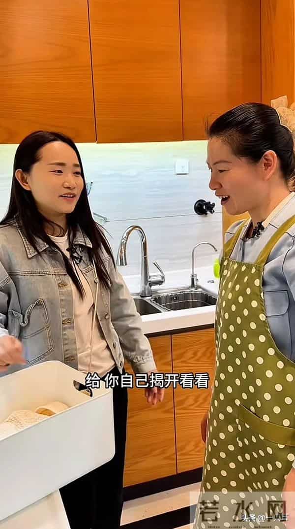 红姐扬言要辞职，小凤怒砸10万，是挽留还是遣散