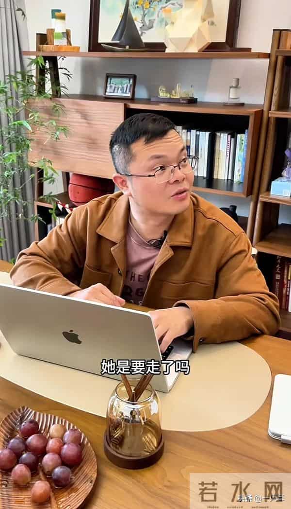 红姐扬言要辞职，小凤怒砸10万，是挽留还是遣散
