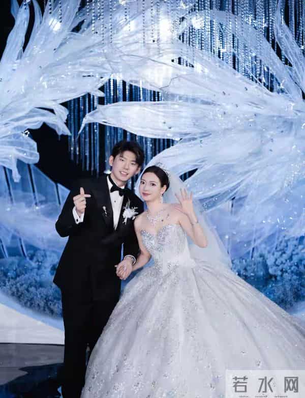 黄雅琼刘雨辰大婚，中式秀禾配西式婚纱，美出天际