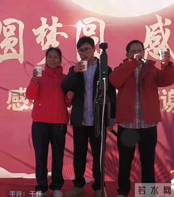 梁志辉被拐30年团圆宴很感人让无数人泪目妈妈送的礼物太有意义了