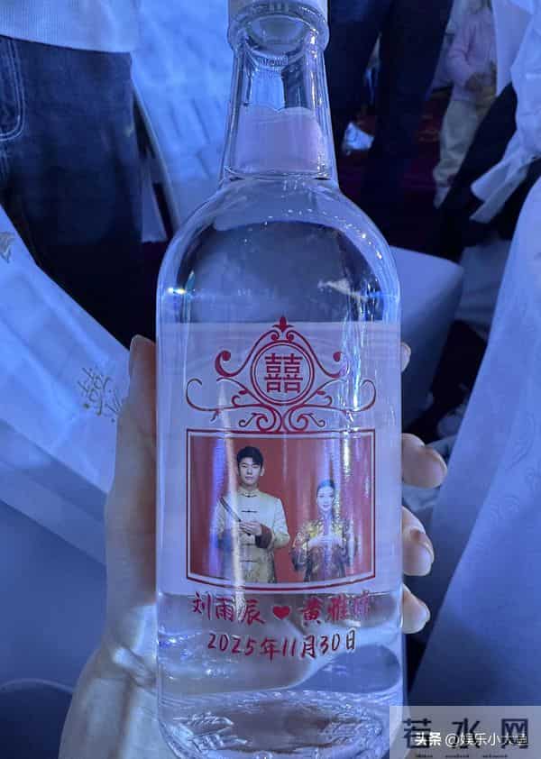 王懿律携妻子参加黄雅琼刘雨辰婚礼，四人合影俊男靓女好养眼！