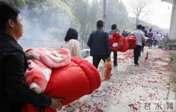 2个快40岁的哥哥讨不到老婆成了四川女子的一块心病