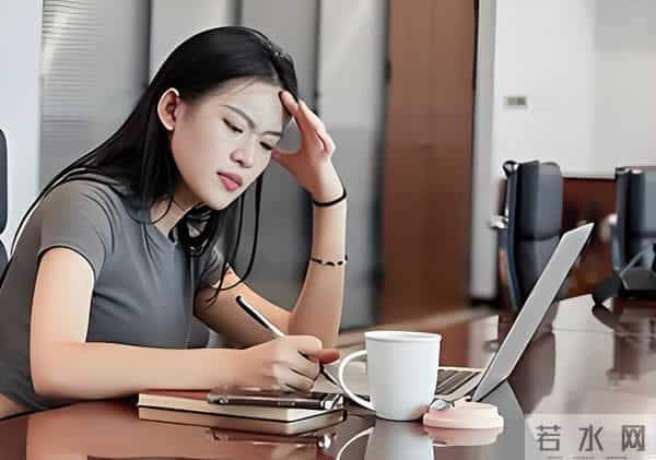 十年产生了1亿剩女！被毒鸡汤耽误的社会底层女性，该何去何从？