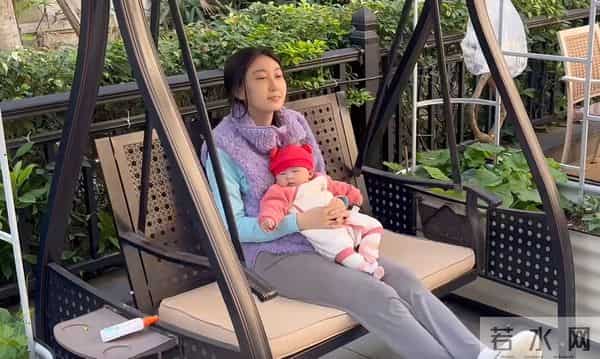 水亦诗到泉州更辛苦，忙到没空化妆脱发严重，12个菜招待邹阳朋友