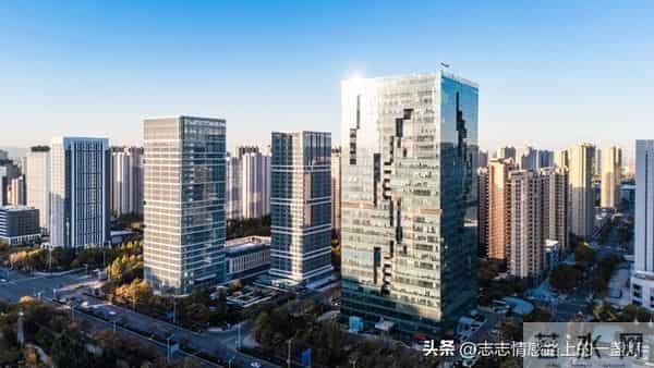 曾经以为中年是妥协，其实它教会我们释怀，看淡得失才能守住幸福