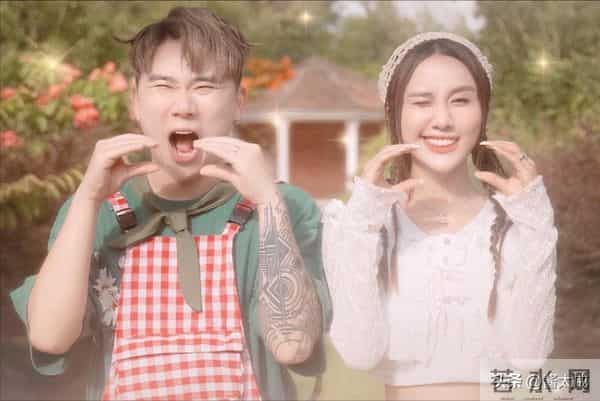 巨蟹的温柔藏着锋 爱像潮水来得汹涌深情不设防 心凉转身悄无声息