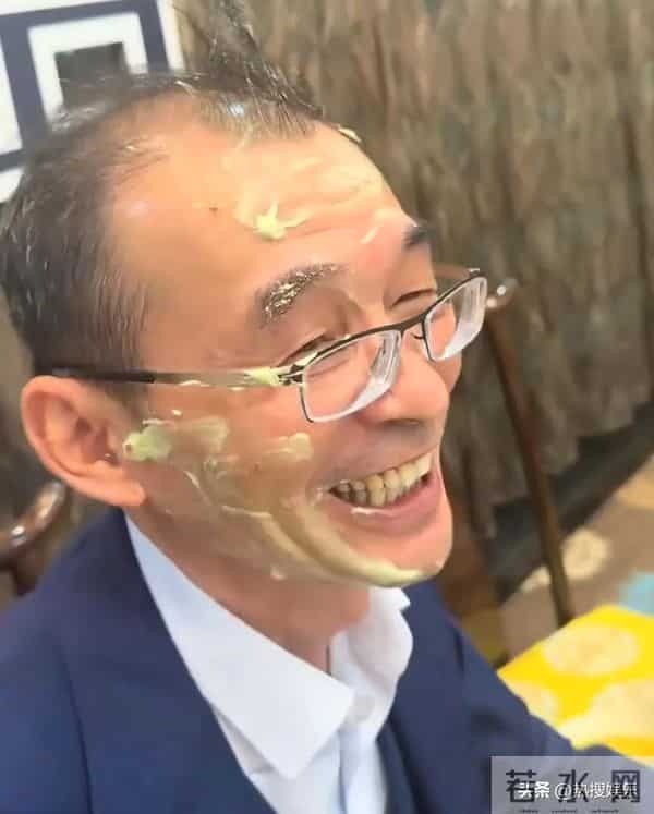 大妹的文案让人泪目！父母同在爱不缺席，分开也不一定就是老谢错