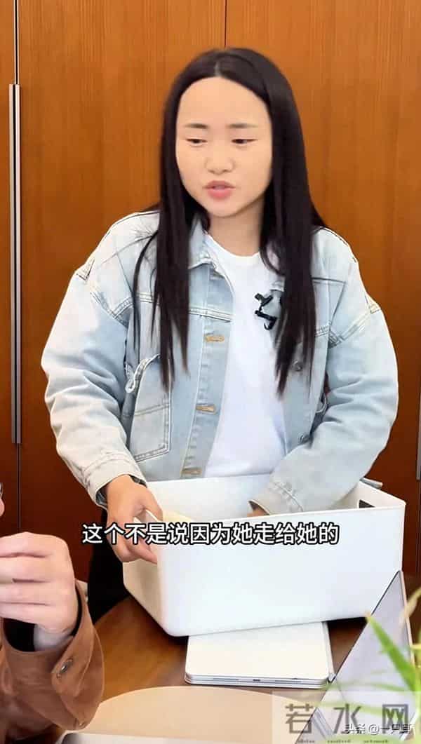 红姐扬言要辞职，小凤怒砸10万，是挽留还是遣散