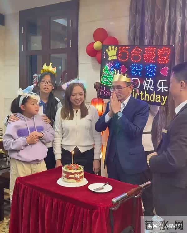 只有谢浩男没有认祖归宗，就算是离婚了，谢岳也不用这么避嫌吧！