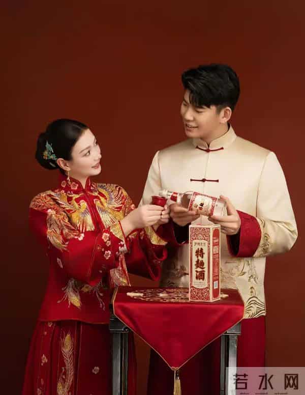 黄雅琼刘雨辰大婚，中式秀禾配西式婚纱，美出天际