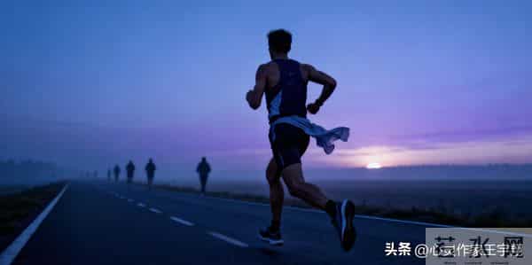 觉醒即翻盘：8条人生公式，助你扎根向上破局