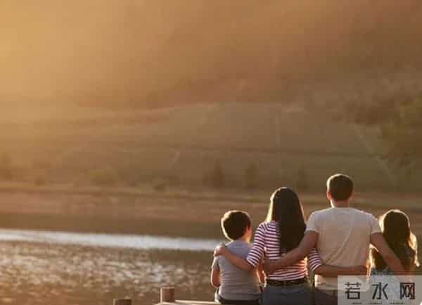 一个怪现象：身边过得好的夫妻，往往有个共性，两口子没什么社交，女人不爱逛街，没有太多闺蜜，男人很顾家，没有酒肉朋友
