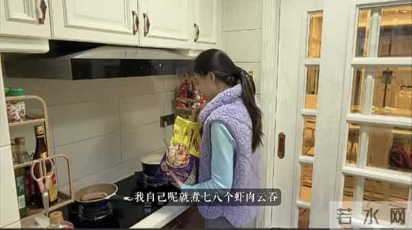 水亦诗到泉州更辛苦，忙到没空化妆脱发严重，12个菜招待邹阳朋友