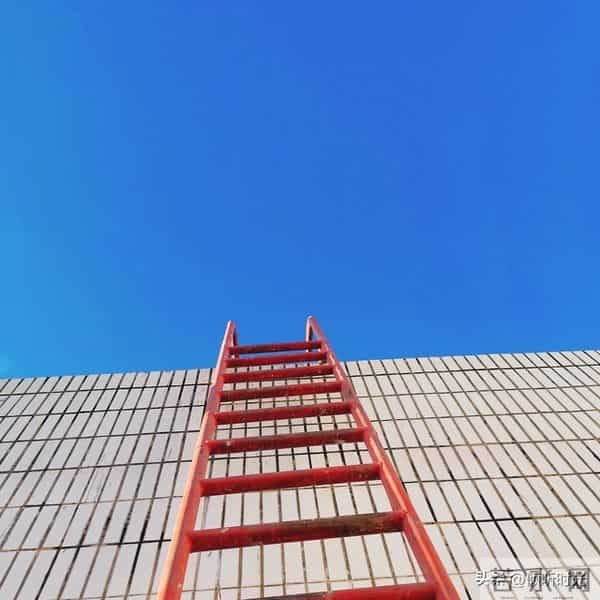 老天爷给你递梯子，贵人在暗处使劲！你再不开门，机会就真溜走了