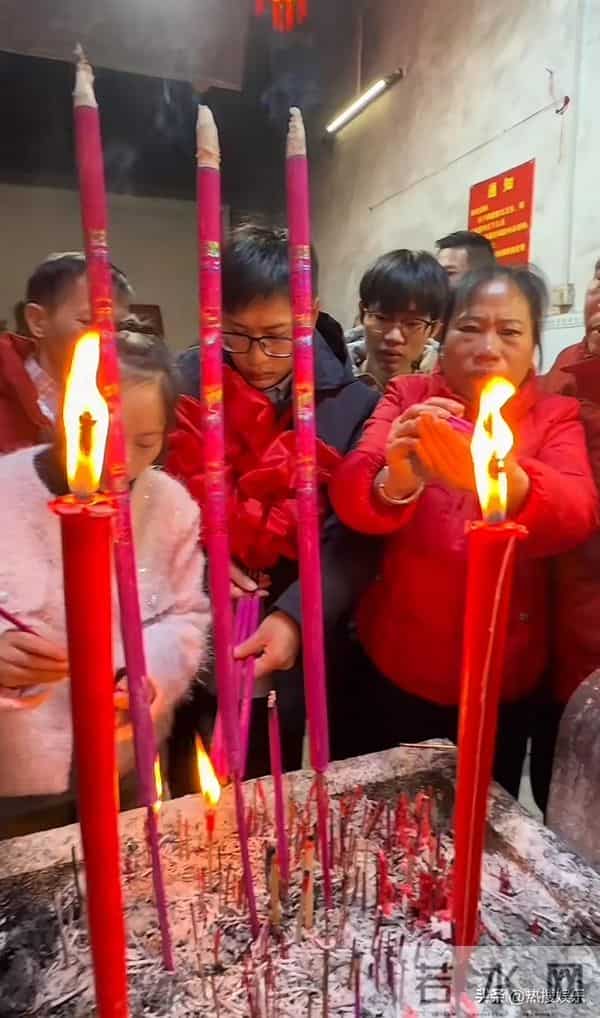 只有谢浩男没有认祖归宗，就算是离婚了，谢岳也不用这么避嫌吧！