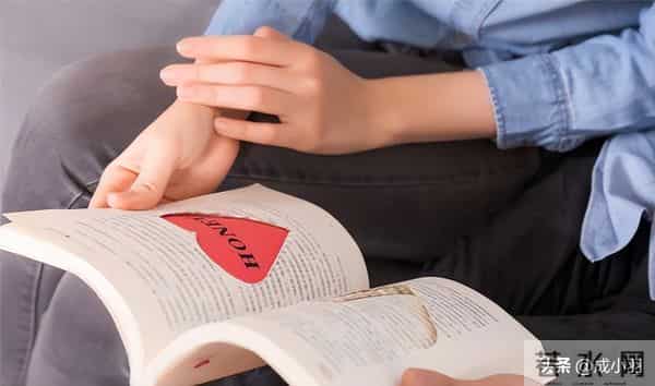 一个儿媳，在婆家的底气并不是能挣钱，也不是老公宠，而是3个字