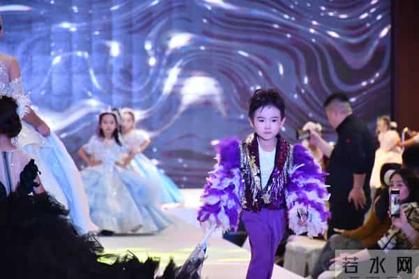 2025长春国际时装周 “落音”品牌年度首秀演绎冰雪风尚