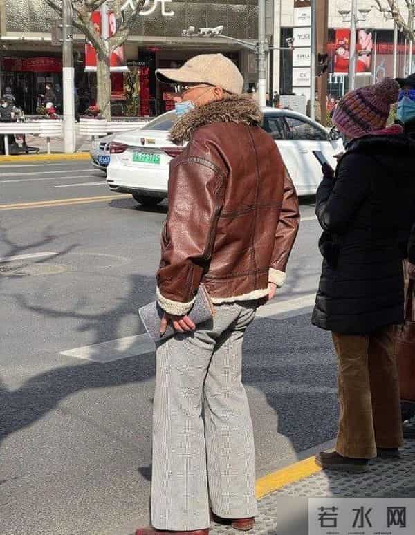 50+男人秋冬穿搭禁忌：衣服带毛、裤子太长、鞋子加绒，油腻显老