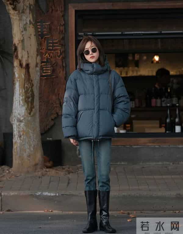 羽绒服+牛仔裤，极简里的真高级