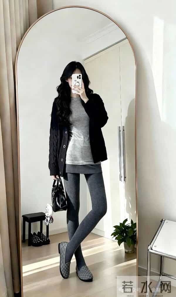 黑灰系拉松弛感穿搭“王炸杀招”！极简高级焊死！素人日常超绝！