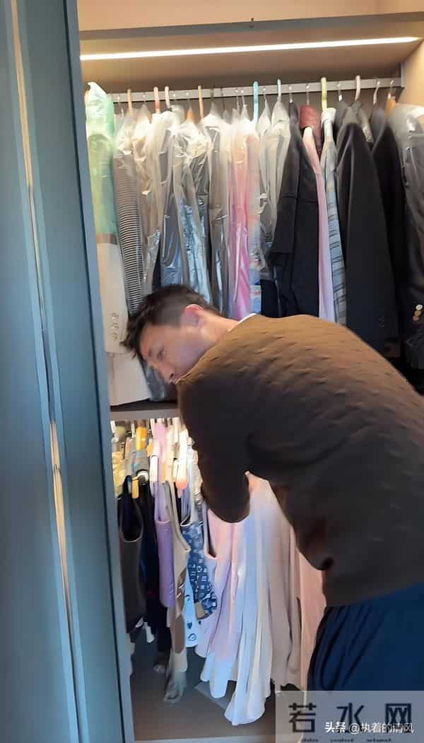 被杜淳老婆衣帽间吓到，光牛仔裤、包包和首饰多得像展柜