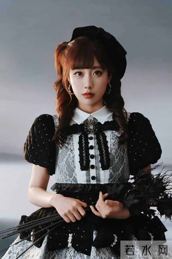 「暗黑甜系Lolita风」把洛丽塔的精致甜和暗黑元素揉得又乖又酷