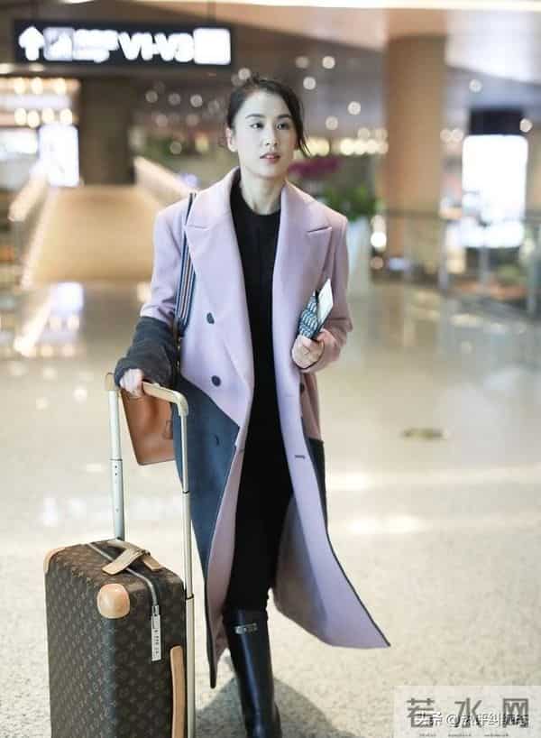 看女明星穿大衣，我悟了：不露脚踝、不配打底裤，会更优雅高级