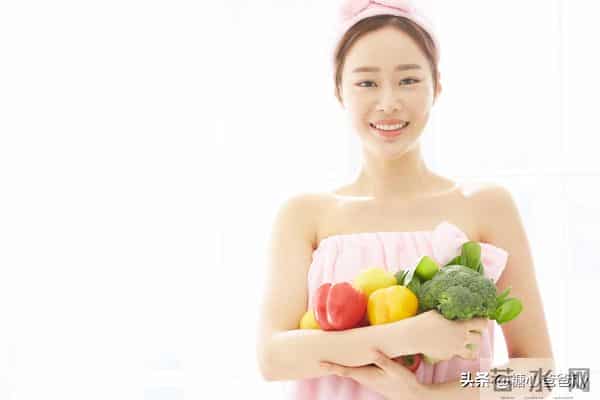 皮肤暗黄、干燥还长痘？8 种对女性皮肤好的食物清单列表收好