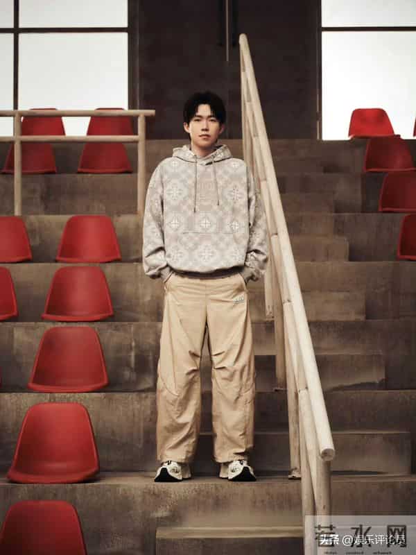 王楚钦 复古运动风炸街！率性穿搭演绎夏日潮流天花板！