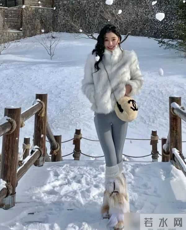 被杭州街拍惊艳了！满街都是“冬服+瑜伽裤”，洋气时髦又保暖