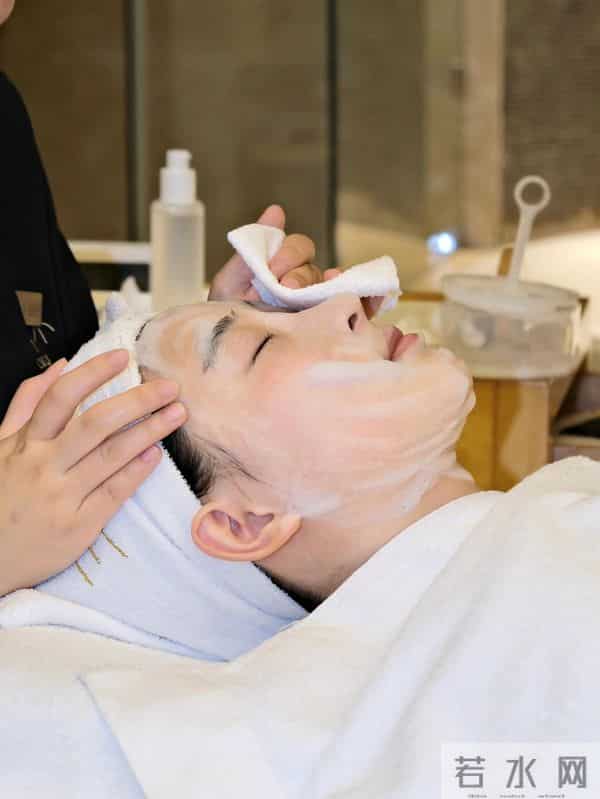 从平替到刺客，可复美一年涨158元，敏感肌的钱真好赚？