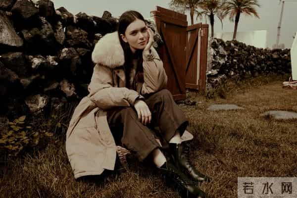 排骨羽绒服即将成为冬季爆款，引领时尚与温暖新潮流