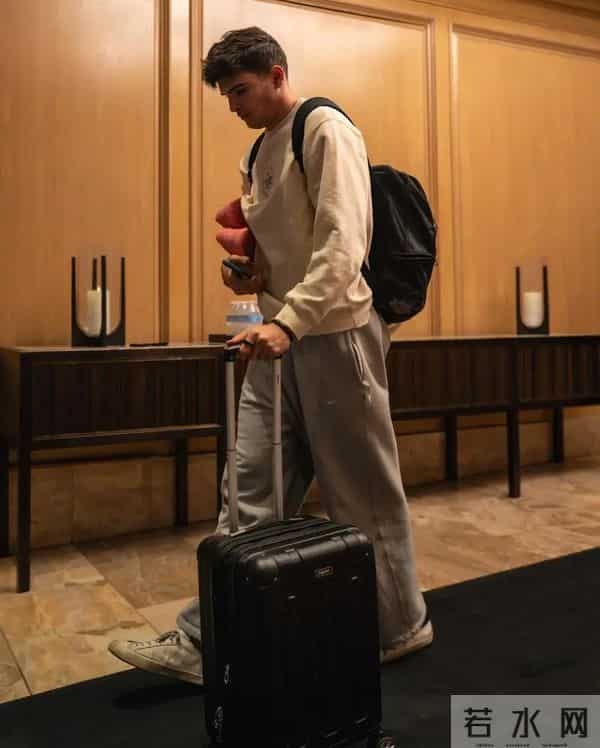 穿搭如何？凯尔特人社媒分享球员穿搭照片