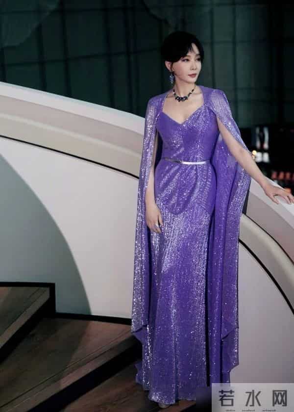 陈数与爱同行！穿搭紫色鸢尾花长裙出席公益活动，传递爱与吉祥