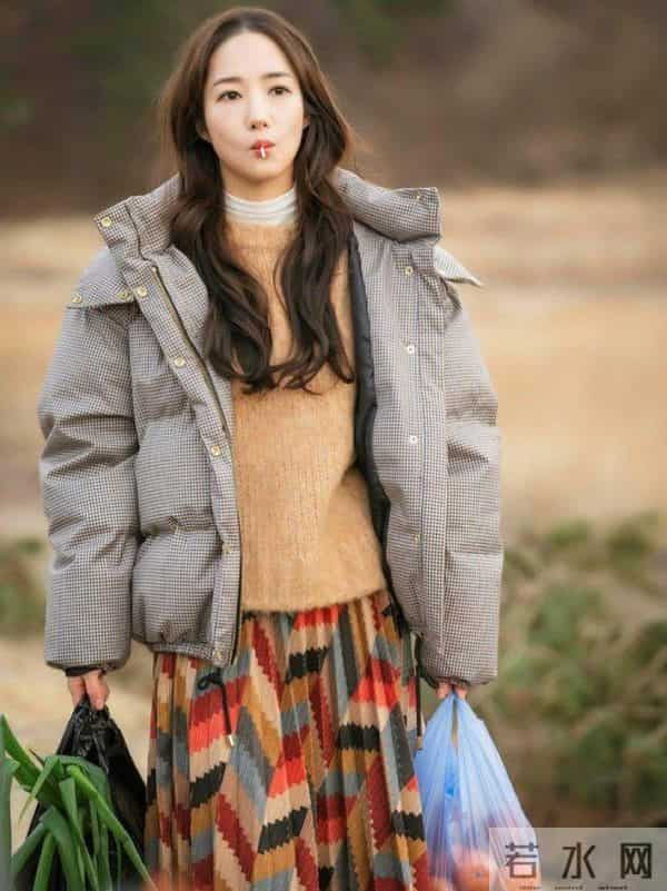 羽绒服内搭优选这几类最合适！简单方便又耐看，室内室外都洋气