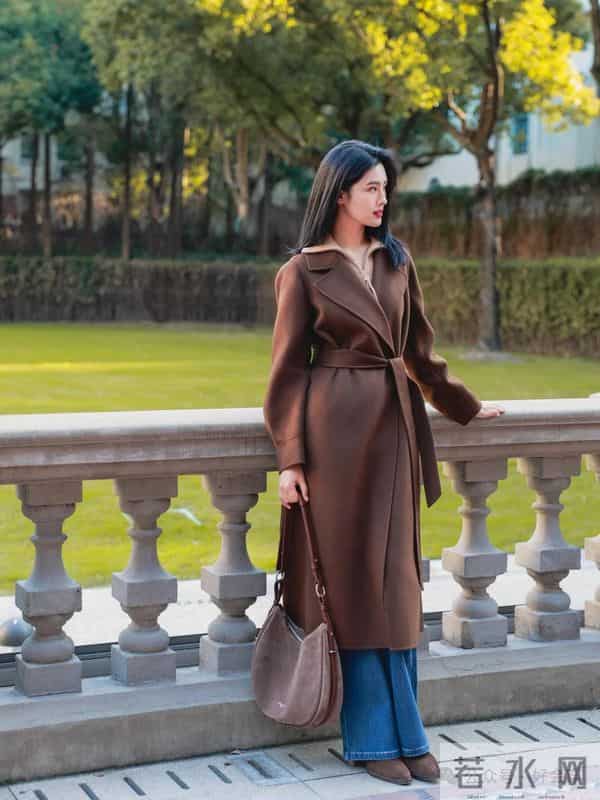 这是见过最好看的大衣搭配之一，简约大气，谁见都夸年轻