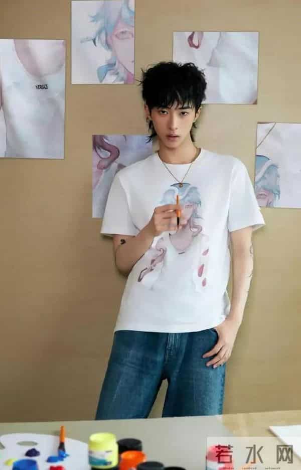 伊能静晒丁禹兮穿上了儿子恩利设计的少年美杜莎，清爽男大即视感