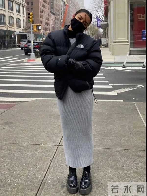 原来黑色羽绒服这么穿，就很好看！