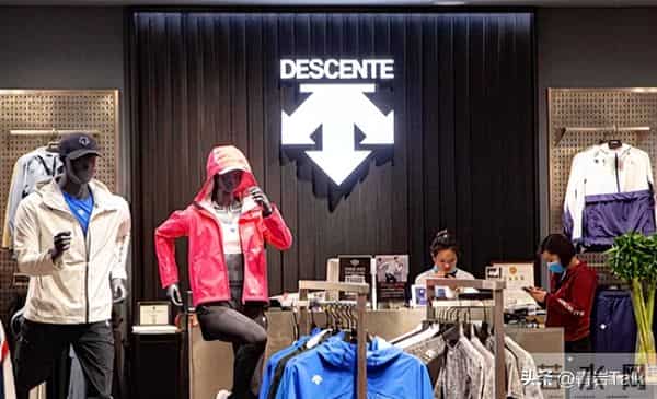 始祖鸟增速三连缓！靠亮色女款破圈，专业基因会稀释吗？