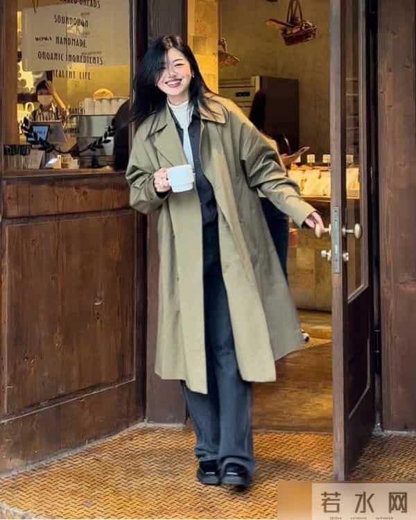 难怪今年都不穿马丁靴了，今年流行的“冬靴”，时髦显高、显腿长