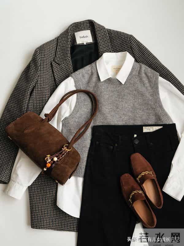 秋冬“一周通勤穿搭公式”｜灰格纹西装+深棕裤，照搬有高级感