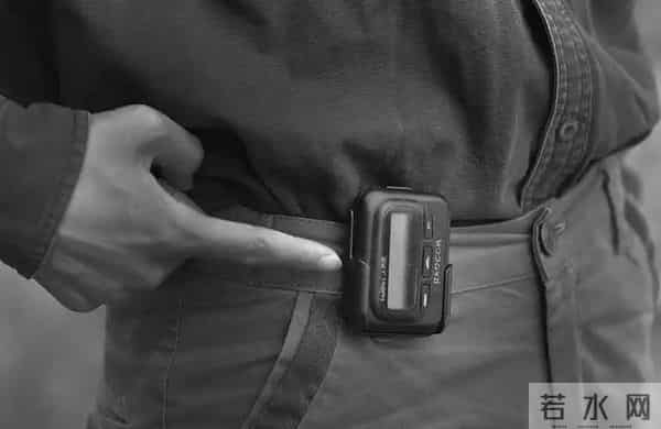 背半个身家出门？50块帆布包配3000块包挂，年轻人买爆千亿市场