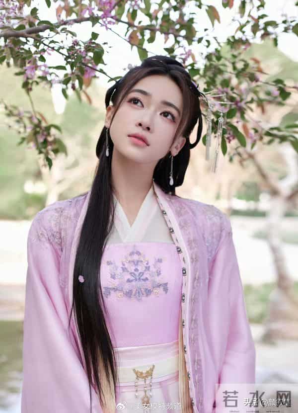 吴谨言这组古风图，直接把“古典美”焊在身上了吧！